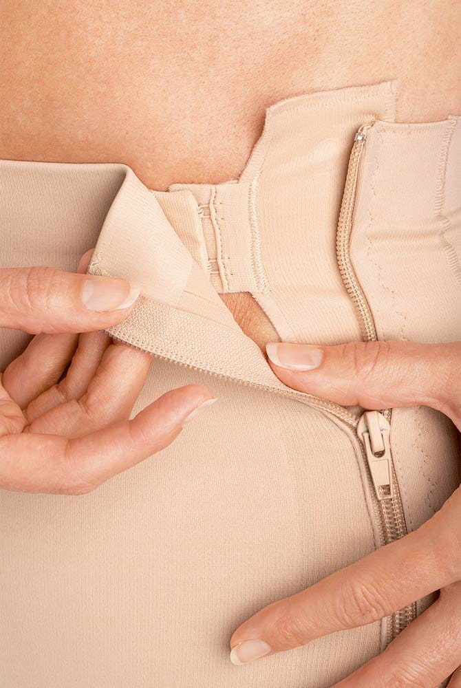 Amoena CuraScar Panty 2-ZIP-BO 45000 nude mit Hakenverschluss und Reißverschluss