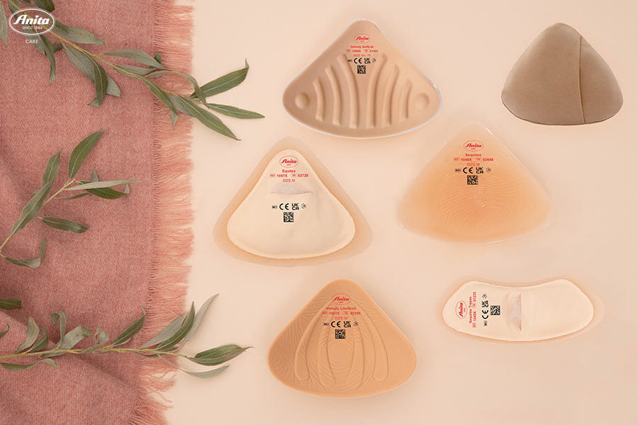 Anita-Care_Brustprothesen_Flatlay_900x600