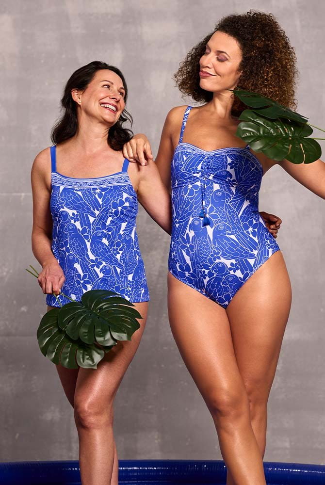 Amoena Prothesen-Tankini-Oberteil Azores 71759 (links) neben Prothesen-Badeanzug
